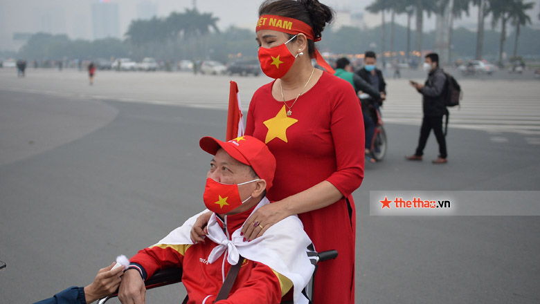 CĐV đặc biệt trận Việt Nam vs Saudi Arabia: 'Tôi sẵn sàng bỏ ăn Tết để xem tuyển đá' - Ảnh 1