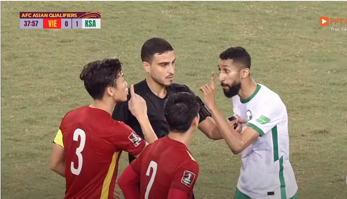TRỰC TIẾP Việt Nam 0-1 Ả Rập Xê Út: Saleh Al-Shehri mở tỉ số cho đội khách - Ảnh 44