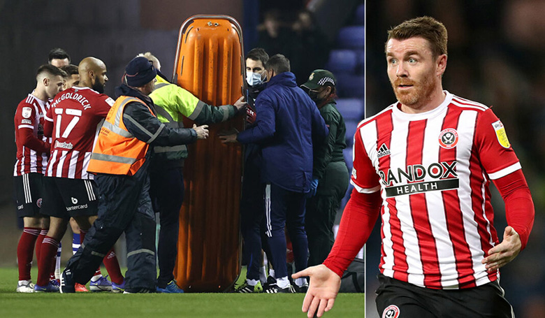 Sao Sheffield United đổ gục xuống sân giữa trận không rõ nguyên do - Ảnh 1
