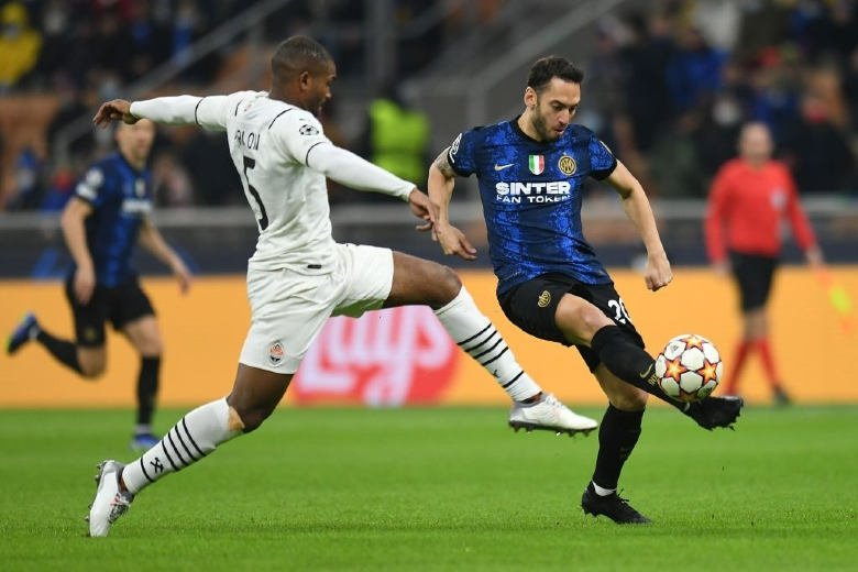 Dzeko lập cú đúp giúp Inter giành vé dự vòng knock-out cúp C1 châu u - Ảnh 1