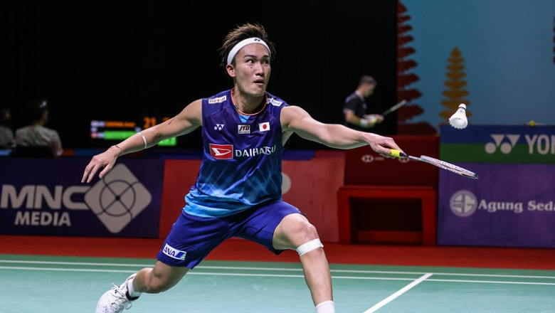 Kento Momota hụt hơi, đánh trượt cầu ở điểm số quyết định của vòng 2 giải Indonesia mở rộng - Ảnh 2