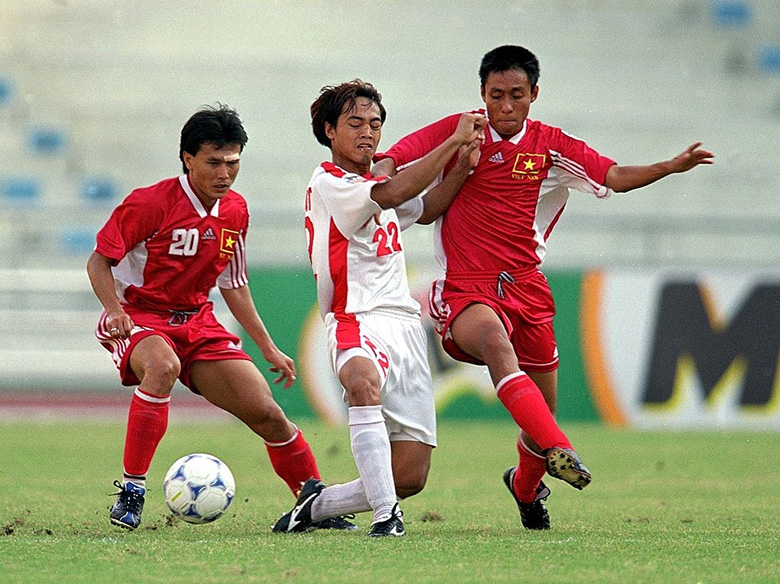 Nhìn lại AFF Cup 2000: Người Thái áp đảo và ký ức cay đắng của 'Thế hệ vàng' Việt Nam - Ảnh 3