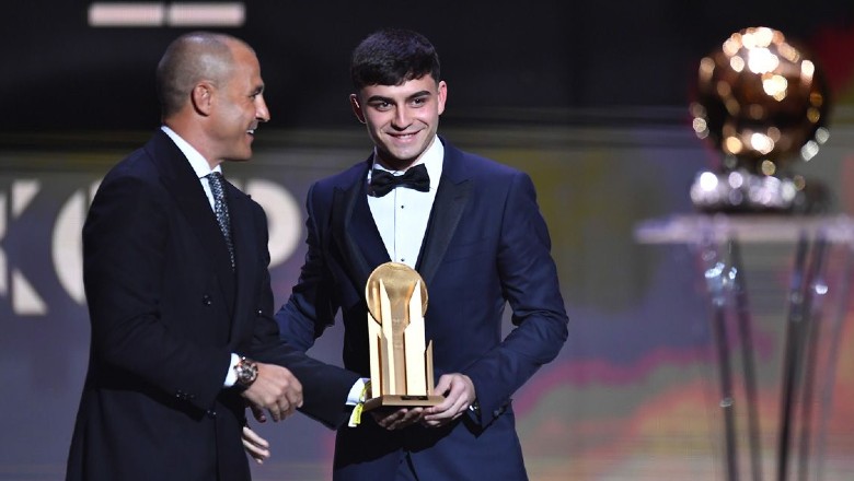 Bỏ xa Jude Bellingham, Pedri giành Kopa Trophy 2021 - Ảnh 1