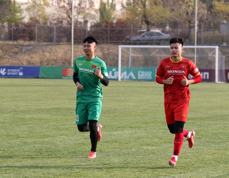 HLV U21 Hà Nội: Dù mới trên tuyển trở về nhưng Hai Long tỏ ra rất chuyên nghiệp - Ảnh 2