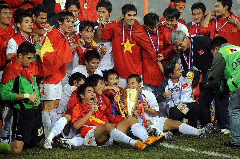 Nhìn lại AFF Cup 2008: 'Cái đầu vàng' của Công Vinh làm nên lịch sử cho ĐT Việt Nam - Ảnh 3