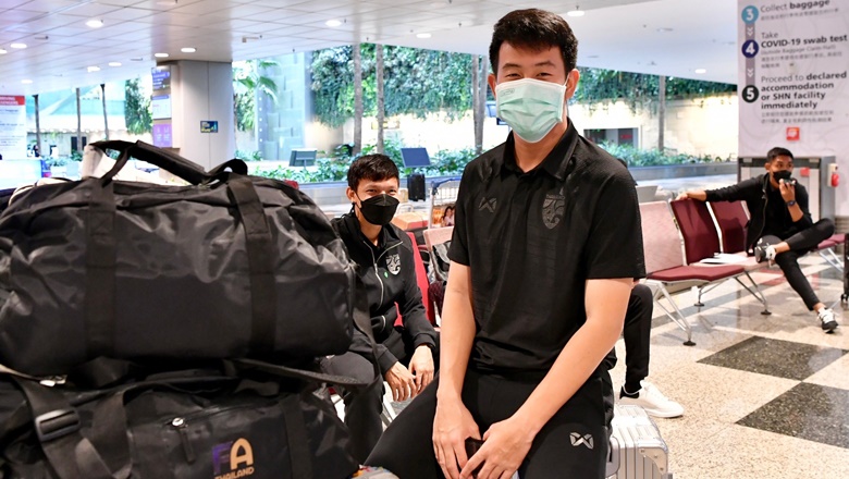 Tuyển Thái Lan đặt chân đến Singapore, sẵn sàng chinh phục ngai vàng AFF Cup 2021 - Ảnh 3