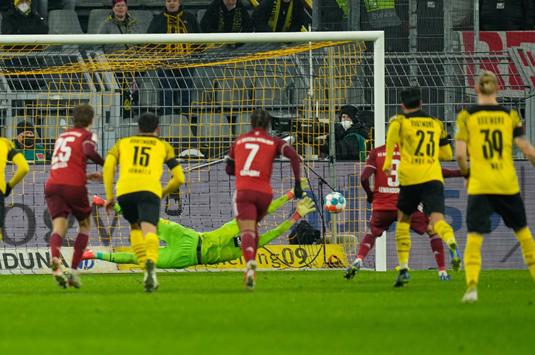 Dortmund thua đau Bayern, Jude Bellingham tố trọng tài dàn xếp tỷ số - Ảnh 1