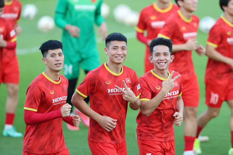 Bùi Tiến Dũng: Người cận vệ gánh vác những trọng trách lịch sử của bóng đá Việt Nam - Ảnh 1