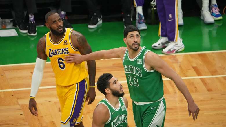 'Thánh cà khịa’ Enes Kanter nhập tịch Mỹ, được cựu tổng thống Bush chúc mừng - Ảnh 1