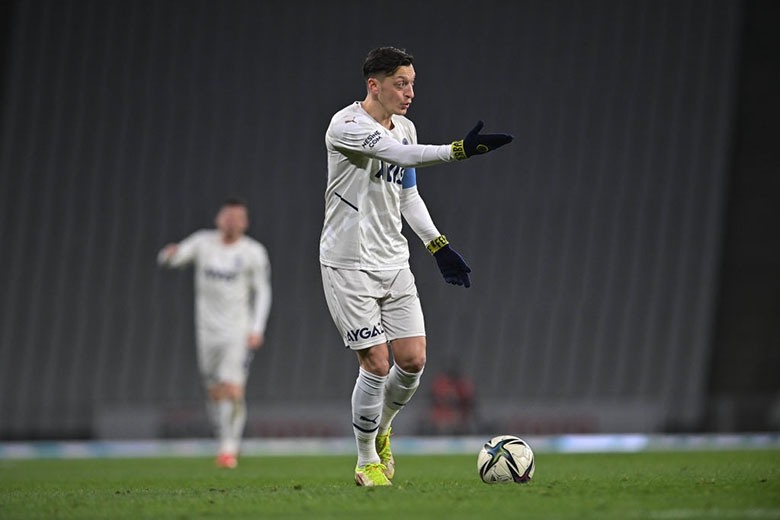 CLB Indonesia tuyên bố chiêu mộ thành công Mesut Ozil - Ảnh 2