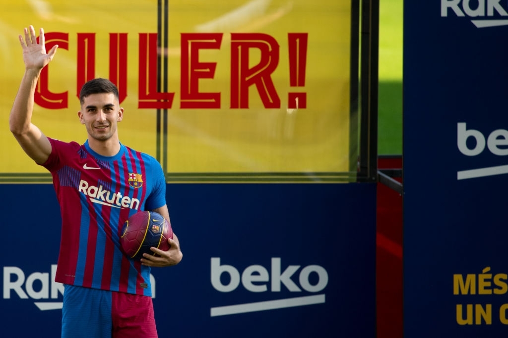 Umtiti ký hợp đồng đặc biệt giúp Barca được phép sử dụng Torres - Ảnh 1