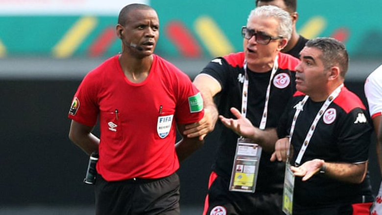 Trọng tài ở CAN 2022 hai lần thổi còi hết giờ khi trận Tunisia vs Mali chưa qua phút 90 - Ảnh 1
