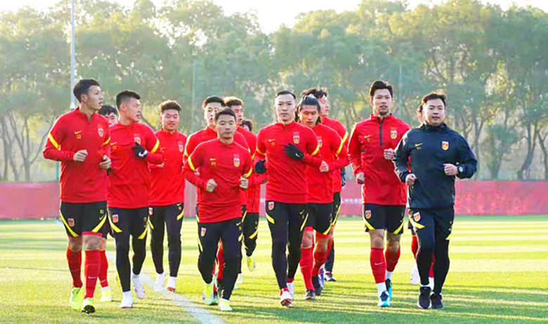 ĐT Trung Quốc cắt giảm 1 nửa thành viên khi sang Việt Nam - Ảnh 1