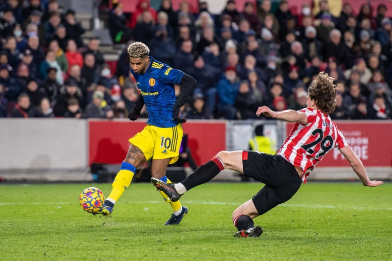 HLV Brentford mỉa mai MU may mắn không thể tin nổi - Ảnh 2