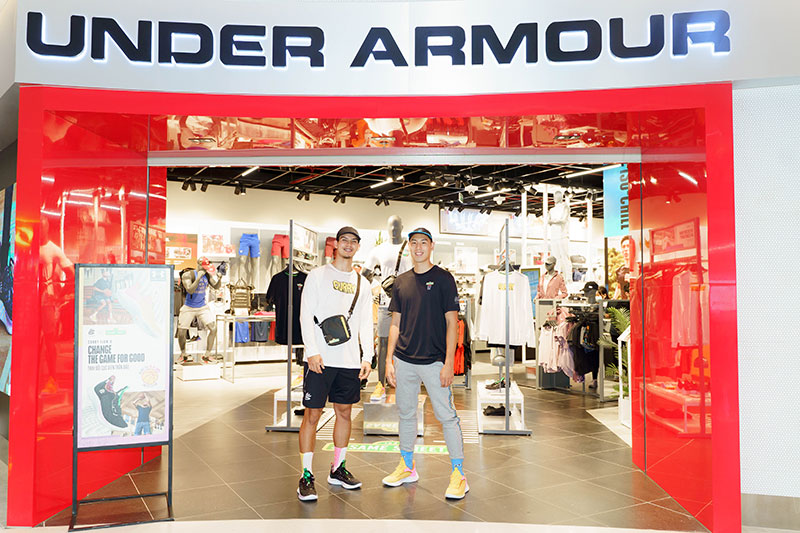 CÚ 'NÉM 3' ĐỈNH NHẤT LÀNG THỜI TRANG BÓNG RỔ TỪ UNDER ARMOUR VÀ STEPHEN CURRY - Ảnh 2