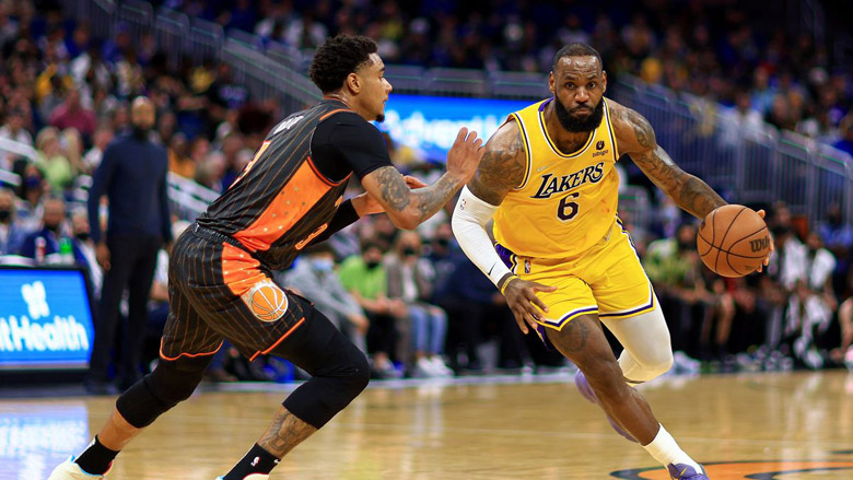 HLV Lakers: 'LeBron Jame là độc nhất vô nhị' - Ảnh 1