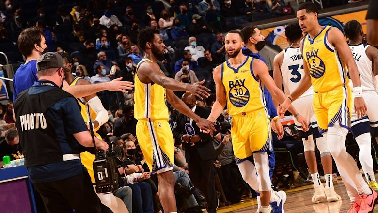 Stephen Curry gặp sự cố hài hước - Ảnh 1