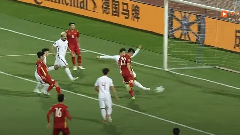 Tiến Linh trừng phạt hàng thủ Trung Quốc, ghi bàn thứ 3 tại vòng loại cuối World Cup - Ảnh 1