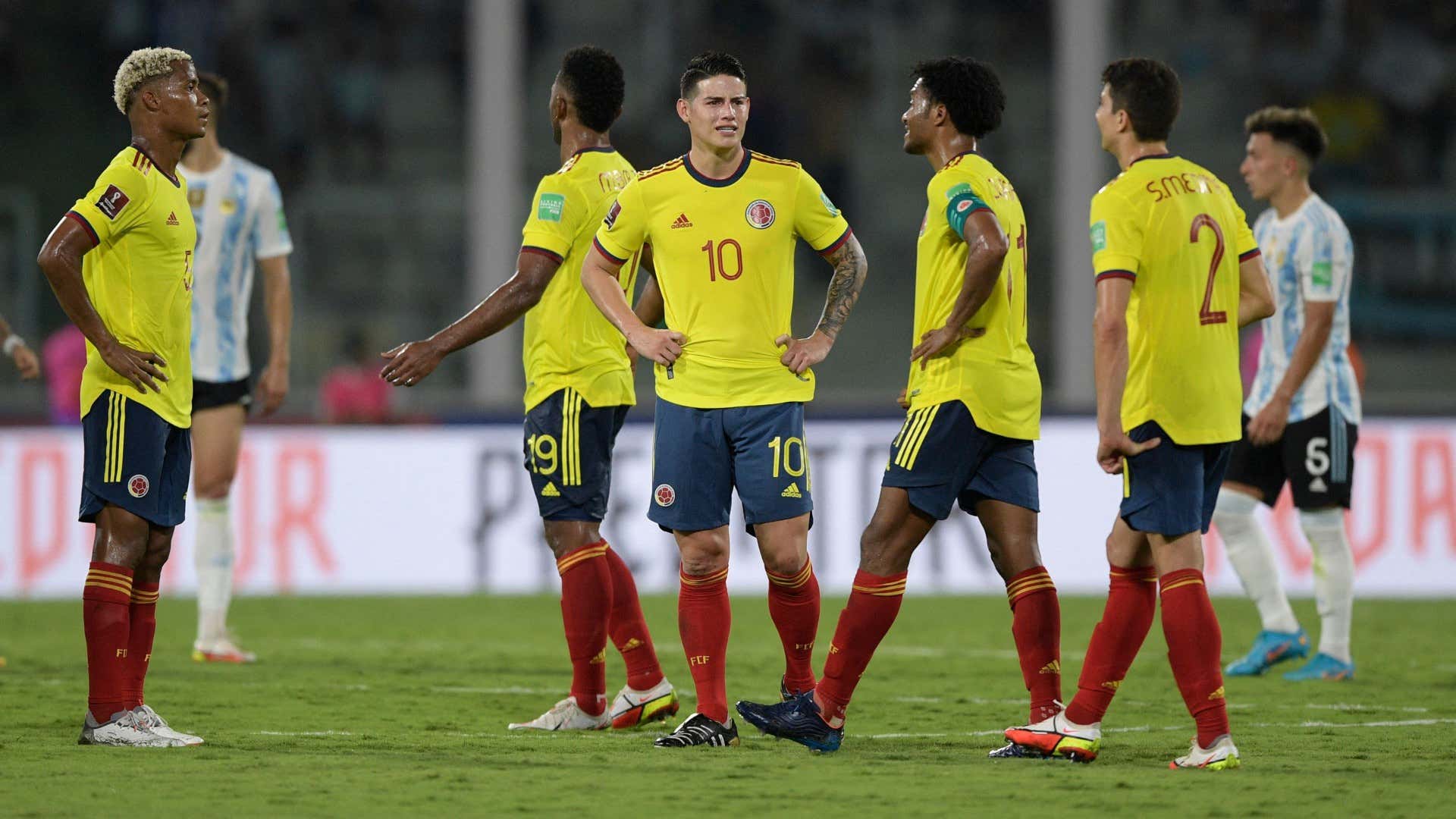 Lautaro Martinez cùng Argentina khiến giấc mơ World Cup 2022 của Colombia thêm xa vời - Ảnh 2