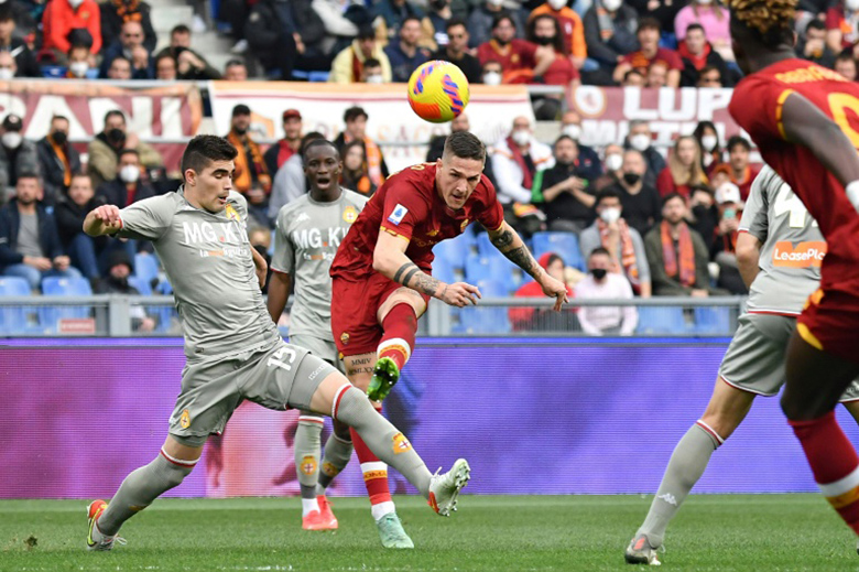 Mất bàn thắng phút bù giờ vì VAR, Roma chia điểm với đội đứng áp chót - Ảnh 2
