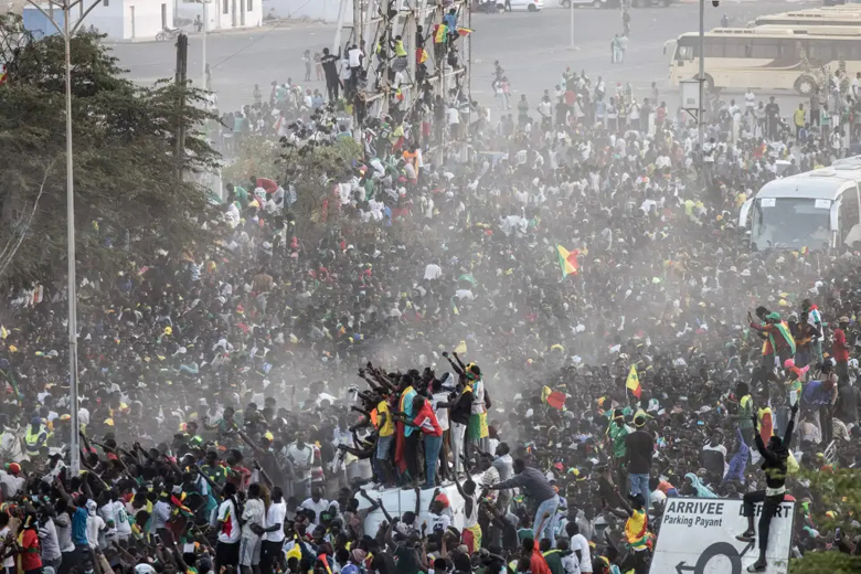 Biển người chào đón ĐT Senegal sau chức vô địch CAN lịch sử - Ảnh 1