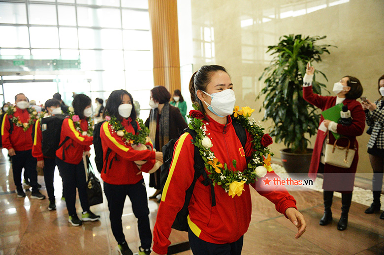 TRỰC TIẾP: Chào đón ĐT nữ Việt Nam về nước sau chiến tích giành vé dự World Cup 2023 - Ảnh 23