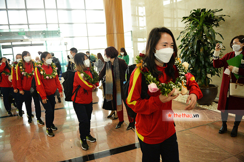 TRỰC TIẾP: Chào đón ĐT nữ Việt Nam về nước sau chiến tích giành vé dự World Cup 2023 - Ảnh 24