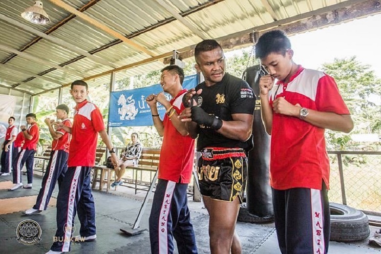 Thánh Muay đóng cửa Làng Buakaw để tuyển kickboxing Thái Lan 'luyện công' trước SEA Games 31 - Ảnh 2