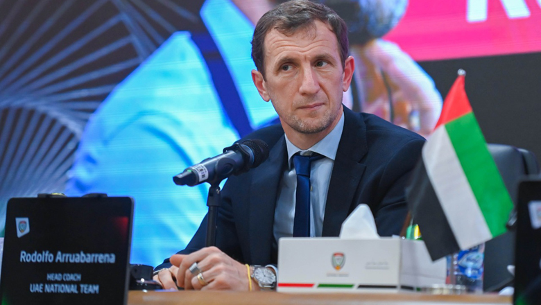 ĐT UAE bổ nhiệm HLV người Argentina thay thế Bert Van Marwijk - Ảnh 2