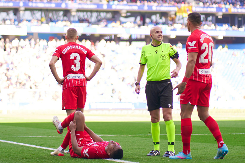 Martial dính chấn thương chỉ sau 4 trận khoác áo Sevilla - Ảnh 2