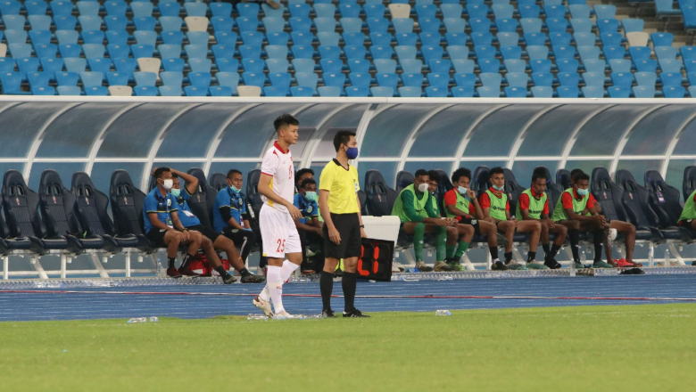 Thủ môn Liêm Điều vào sân, trở thành tiền đạo bất đắc dĩ của U23 Việt Nam - Ảnh 1