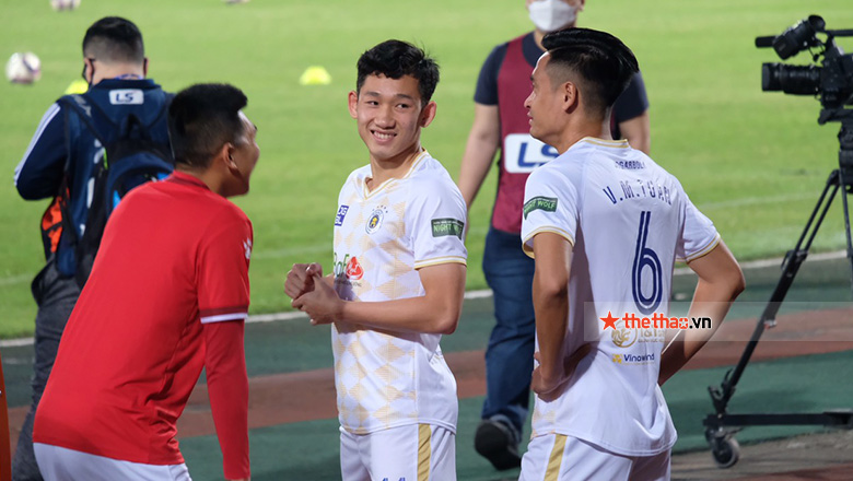 TRỰC TIẾP Hà Nội FC vs TPHCM: Quang Hải vắng mặt, Bùi Tiến Dũng bắt chính - Ảnh 6