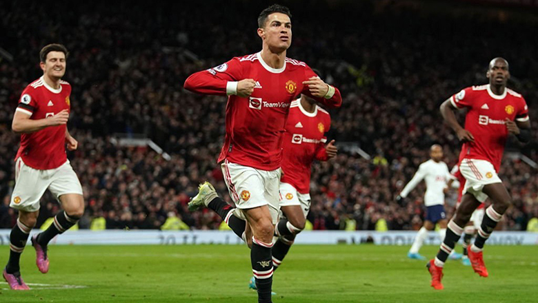 Ronaldo lập hat-trick sửa sai cho Maguire, MU thắng nghẹt thở Tottenham - Ảnh 1