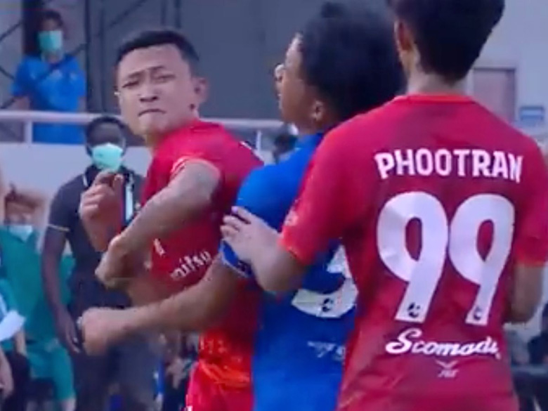 Cầu thủ Thái Lan bị sa thải vì tung cùi chỏ khiến đối thủ phải khâu 24 mũi - Ảnh 2