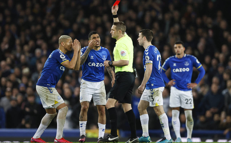 Everton thắng kịch tính với 10 cầu thủ, sáng cửa ở lại giải Ngoại hạng Anh - Ảnh 1