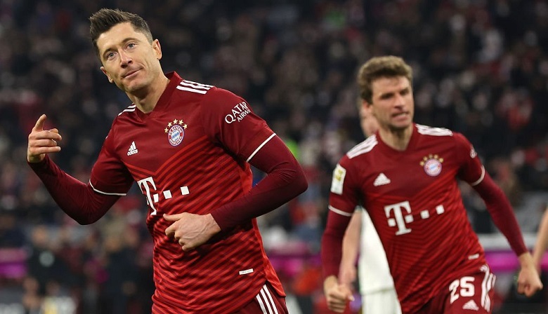 Bayern Munich trở lại mạch thắng ở Bundesliga trong ngày Lewandowski lập cú đúp - Ảnh 1