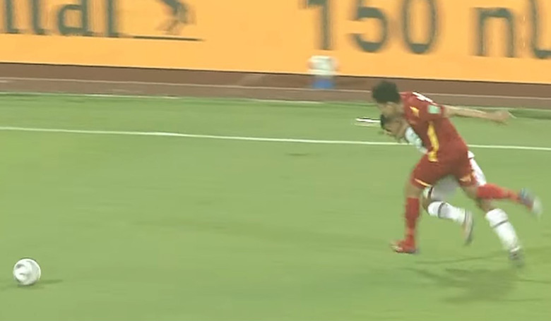 TRỰC TIẾP Việt Nam 0-0 Oman: Chủ nhà tự tin dâng cao đá áp sát - Ảnh 26
