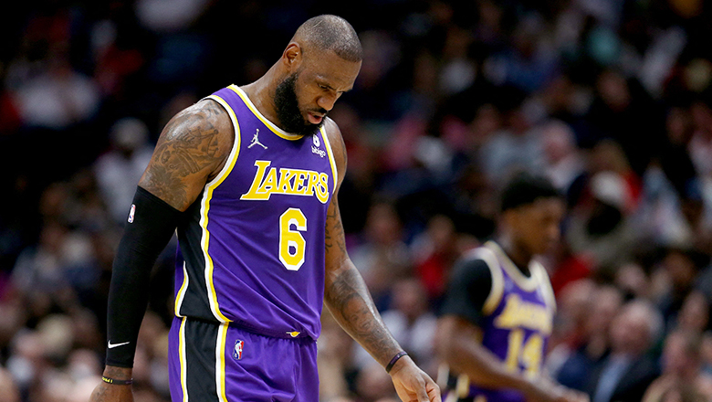 LeBron James dính chấn thương nặng trong ngày cán mốc 37.000 điểm - Ảnh 1