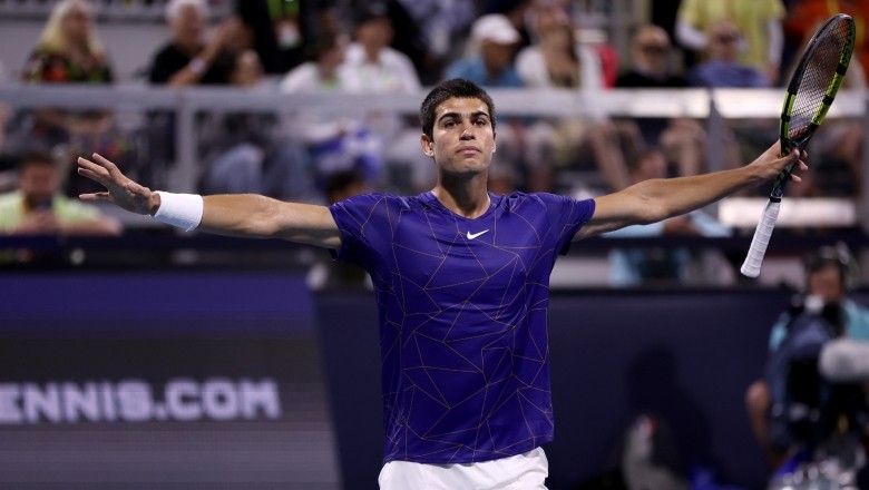 ‘Tiểu Nadal’ Alcaraz hạ Tsitsipas sau 2 set, vào tứ kết Miami Open 2022 - Ảnh 1