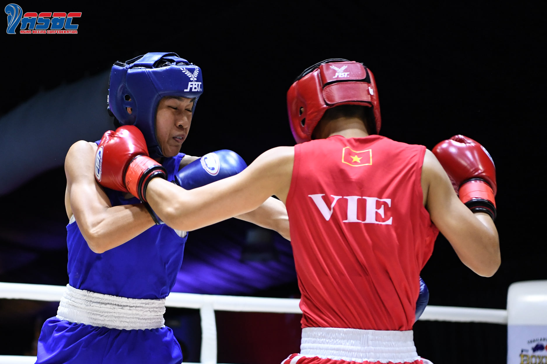 Võ Thị Kim Ánh đánh bại võ sĩ chủ nhà, lọt vào chung kết Boxing Thái Lan Mở rộng - Ảnh 1