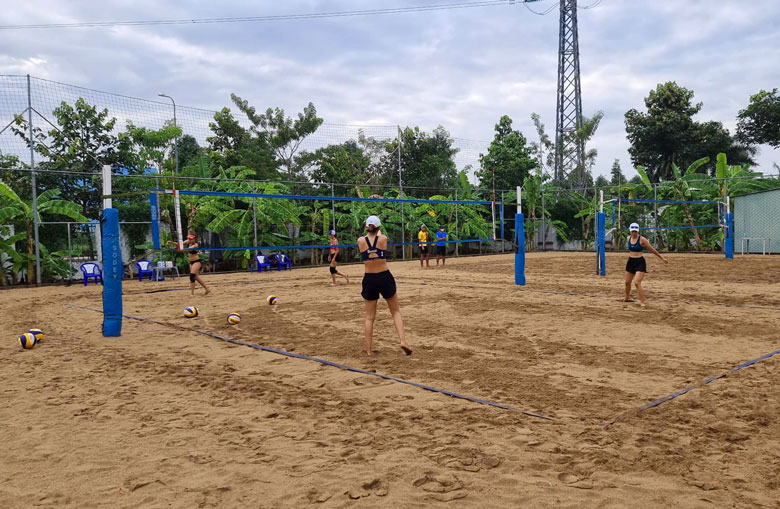Bóng chuyền bãi biển Việt Nam tập huấn trước SEA Games 31 - Ảnh 1