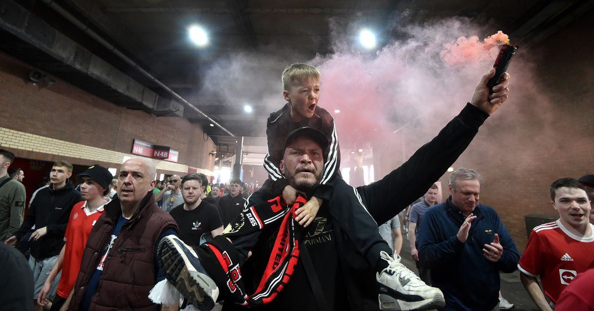 Các CĐV Man United tiếp tục biểu tình phản đối nhà Glazers. Ảnh: Getty Images