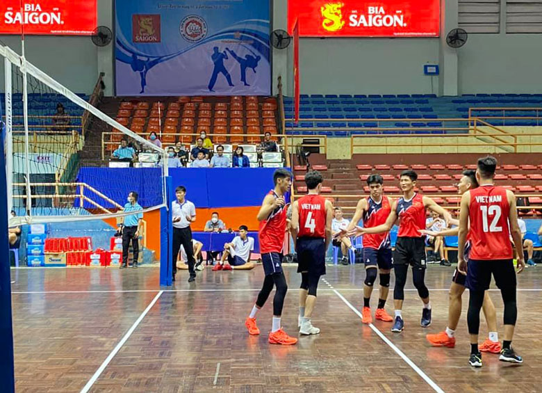 Tuyển bóng chuyền nam quốc gia thay đổi đội hình đấu Sanest Khánh Hòa - Ảnh 1
