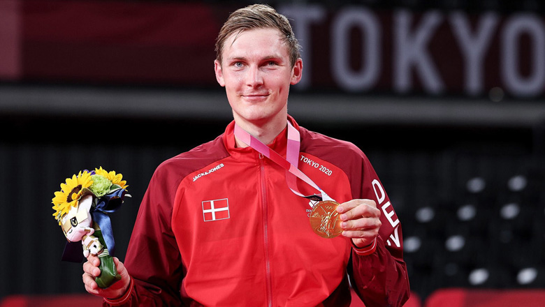 Viktor Axelsen nhận giải 'Tay vợt nam xuất sắc nhất năm 2021' - Ảnh 1