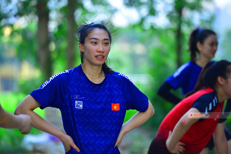 Ngắm dàn sao đội tuyển bóng chuyền nữ quốc gia tập huấn tại Ninh Bình - Ảnh 9