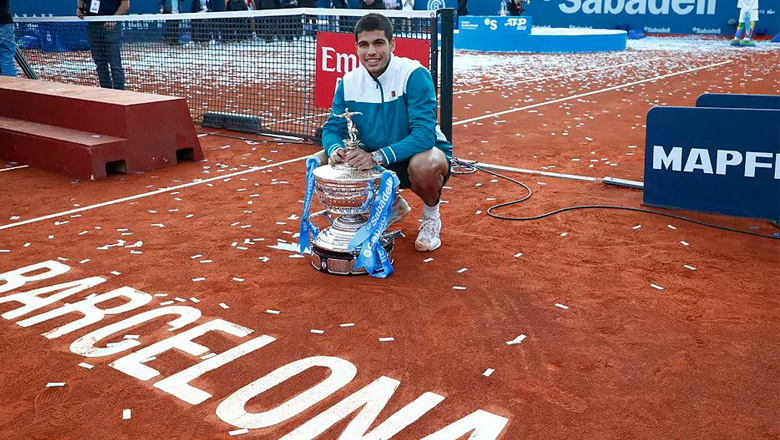 Carlos Alcaraz trở thành tay vợt trẻ nhất lọt vào top 10 ATP sau 17 năm - Ảnh 1