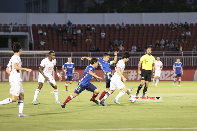 TRỰC TIẾP HAGL 0-0 Yokohama F Marinos: Tuấn Linh liên tiếp cứu thua - Ảnh 4