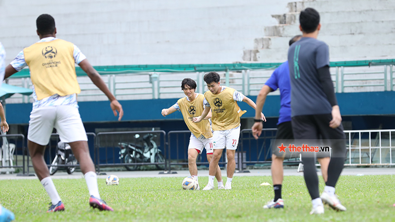 Cầu thủ HAGL nắm tay nhau đá đối kháng trước trận đấu cuối cùng ở Cúp C1 châu Á 2022 - Ảnh 5