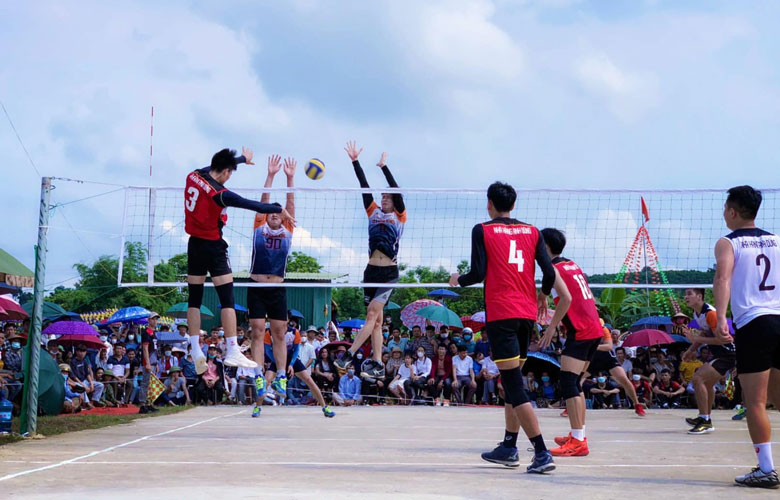 Dàn sao bóng chuyền nam Việt Nam khuấy động giải Vườn hoa Xứ Mường 2022 - Ảnh 2