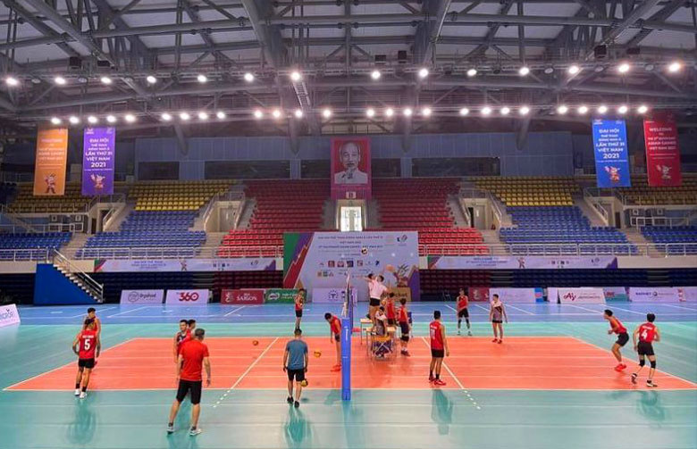 Hai đội tuyển bóng chuyền Việt Nam làm quen sân thi đấu chính SEA Games 31 - Ảnh 1